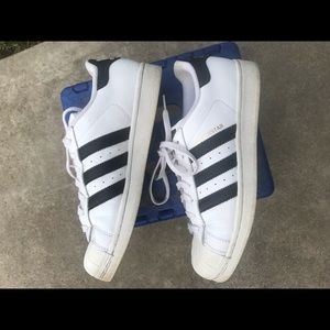Lightly used Adidas superstar original shoes. Mens size 7.5